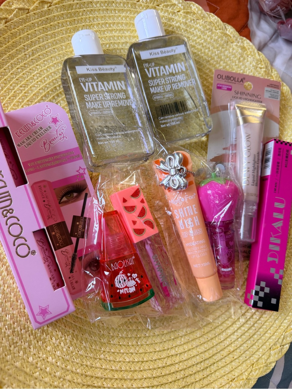 Beauty bundle — Mascara, lipglosses, highlighter and skincare -***